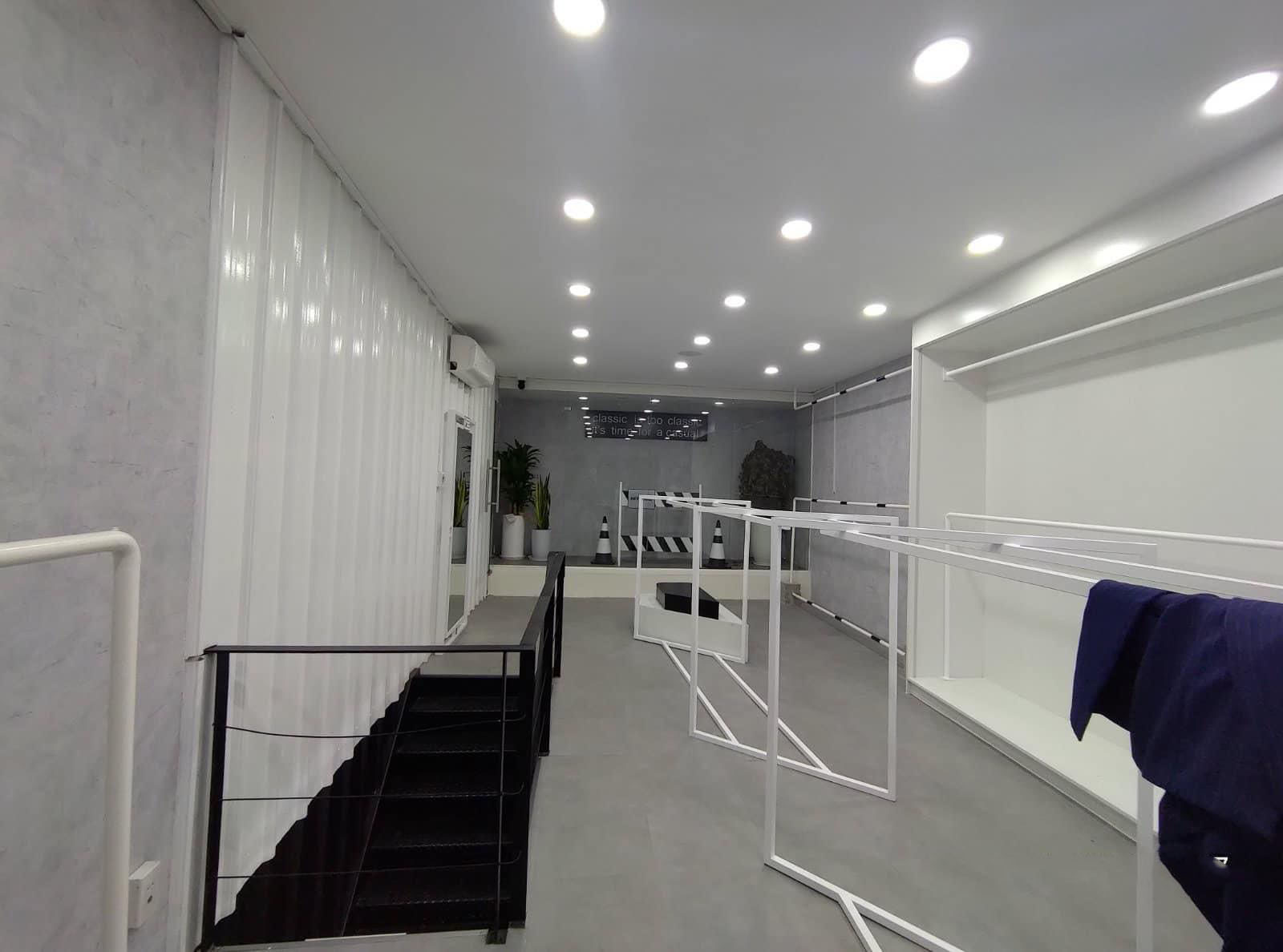 Cho Thuê NC MTĐ Trần Quốc Thảo P7 QUận 3. Diện tích 4.4x22 ( 1 trệt 1 gác, gác thì dài 12m).